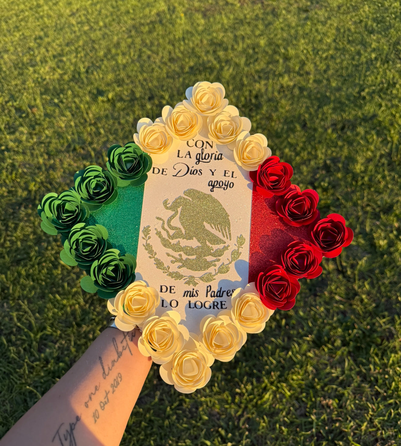 Con la gloria de Dios y el apoyo de mis padres, lo logré Graduation Cap